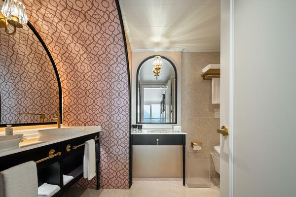 APT Guided Tours & River Cruises Yangzi Explorer Celebrity Suite Bathroom ©Hubei Orient Royal Cruise Co.jpg